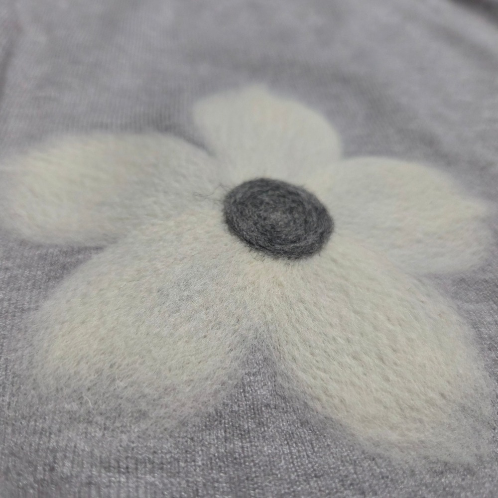 Aaeda Gray Floral Button Front Cardigan Sweater XL Fuzzy Flower Knit V-Neck - Picture 3 of 6